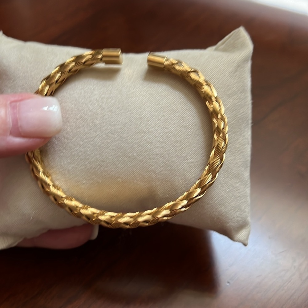 Bracelet braided gold toned cable